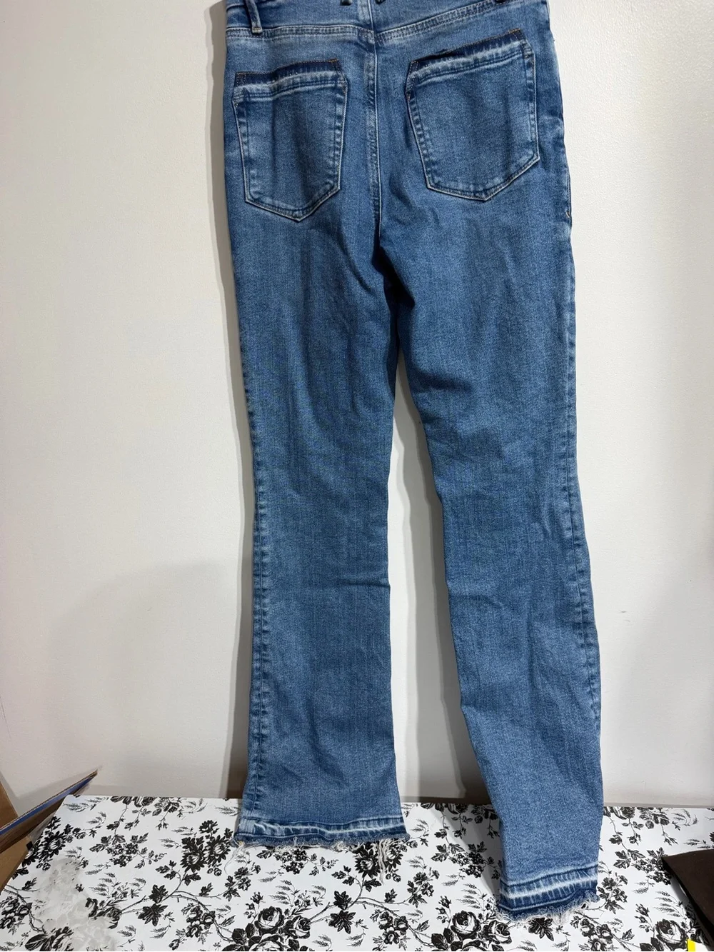 Good American Good Classic Bootcut Raw Hem Blue Jeans Size 2 / 26